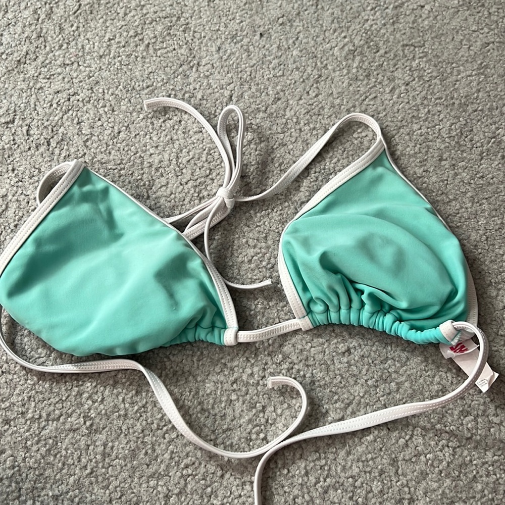 Turquoise, Bathing suit top, Size medium, Brand: Surf Skye